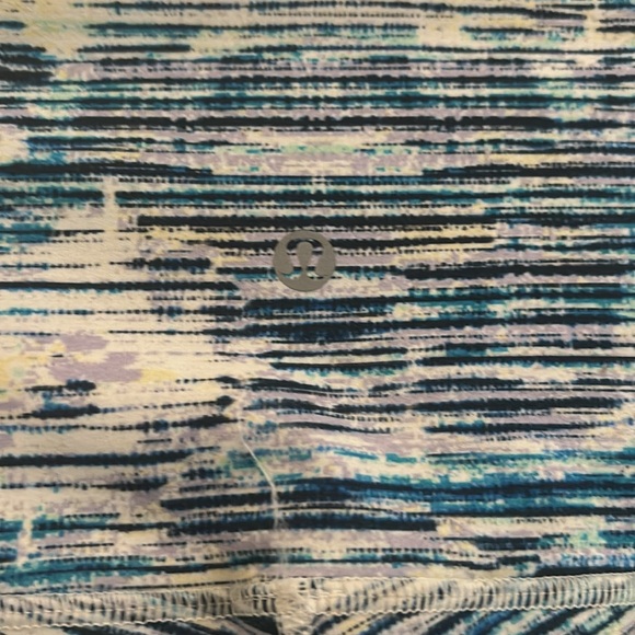 Lululemon leggings size 4 - Picture 3 of 3